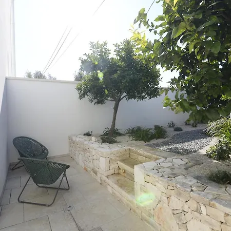 Anpati House Aparthotel