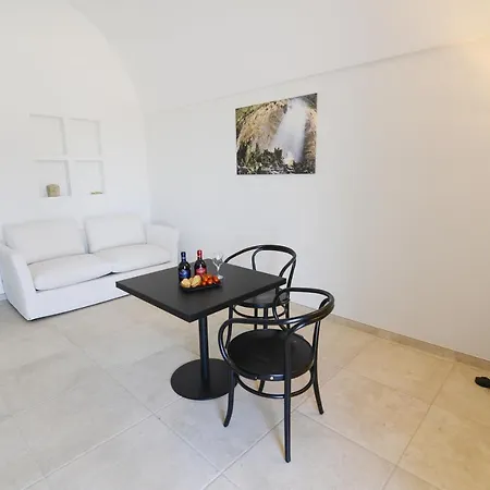 Anpati House Aparthotel