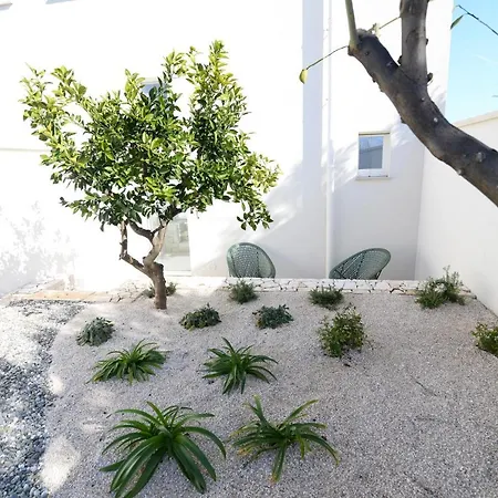 Anpati House Aparthotel