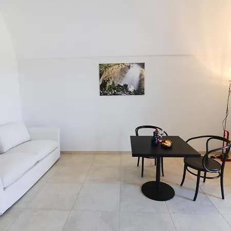 Aparthotel Anpati House *